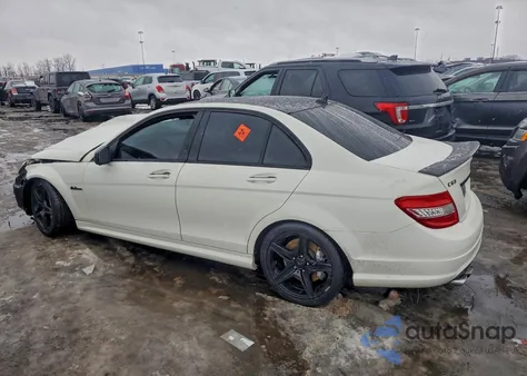 2010 Mercedes-Benz C 63 Amg z USA, uszkodzony, nr VIN WDDGF7HB4AF478406